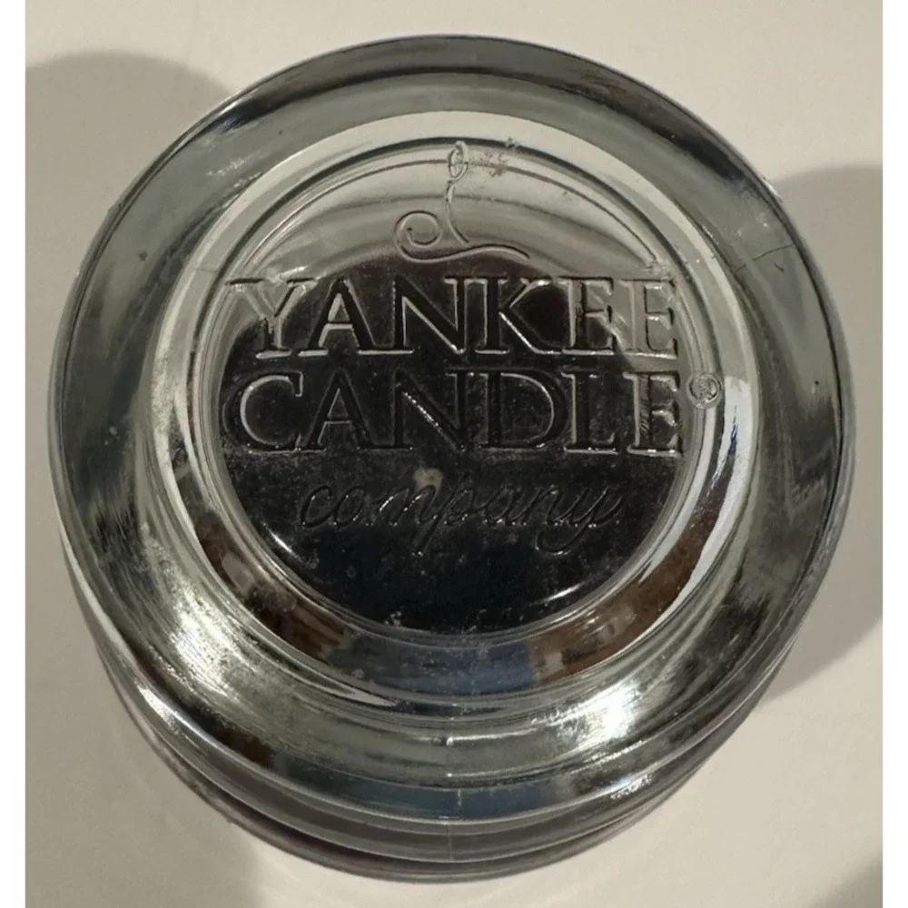 Discontinued 14.5‎ oz Yankee Candle November Rain